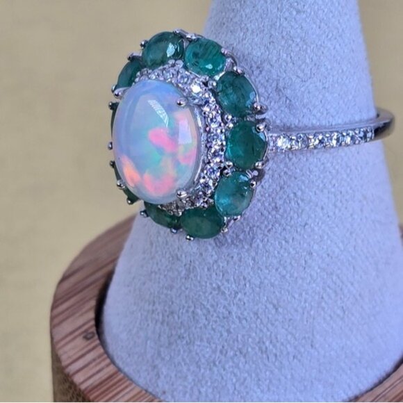 925 Sterling Silver Ring with Natural White Opal 8x10mm & Emerald Gemstones - Picture 4 of 13